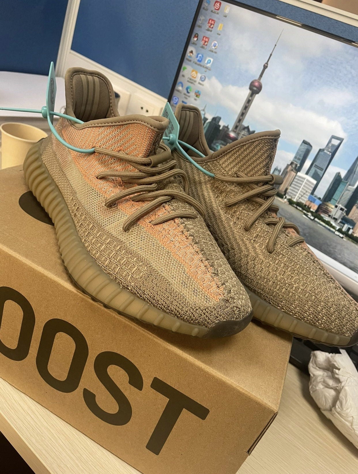 Anum Bags Yzy 350 Dirty Orange Angel Sneaker