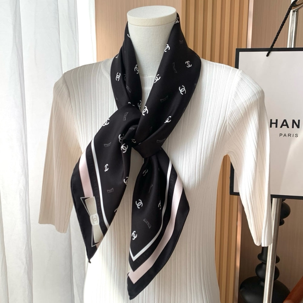 Anum Bags CHL SQUARE SCARF JACQUARD SILK TWILL IN BLACK ECRU AND PINK 90CM AAA777 B19447 NAFFW