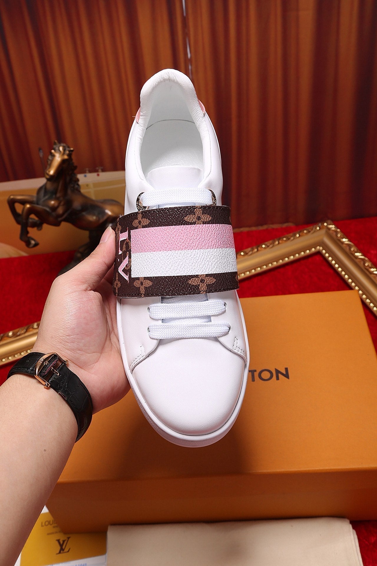 Anum Bags LUV Font Row Pink Sneaker