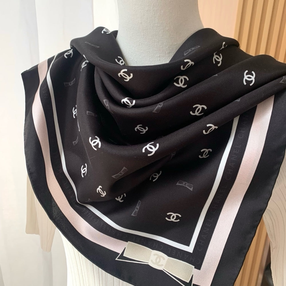 Anum Bags CHL SQUARE SCARF JACQUARD SILK TWILL IN BLACK ECRU AND PINK 90CM AAA777 B19447 NAFFW