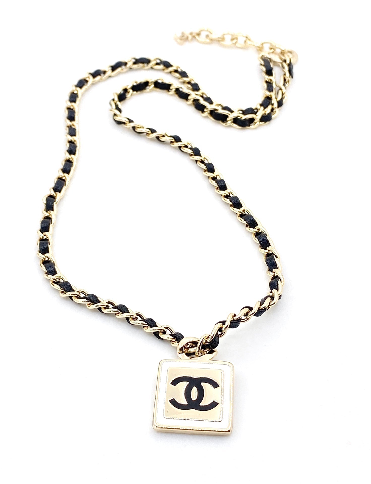 Anum Bags MO -Necklace CHL005