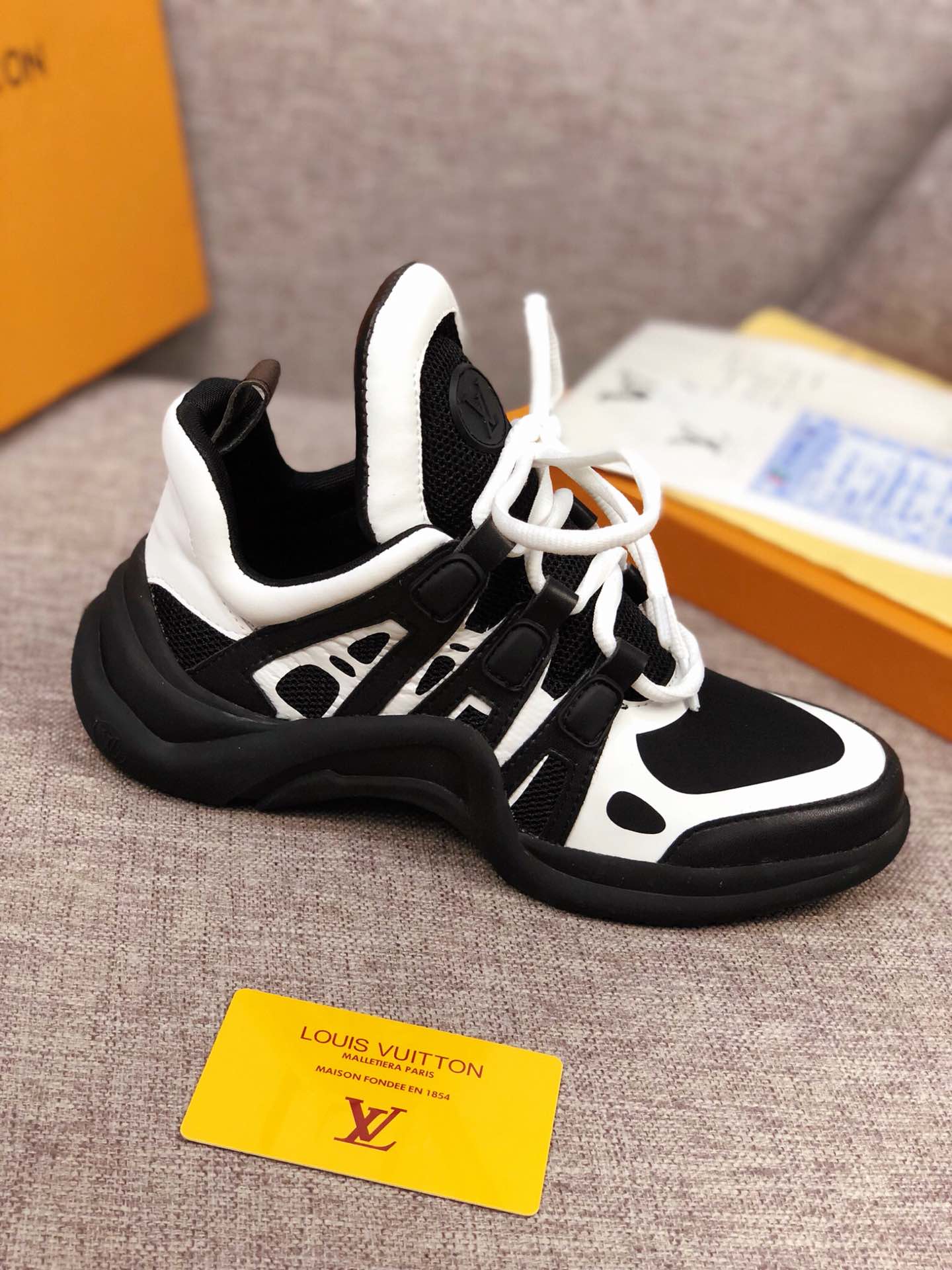 Anum Bags LUV Archlight Black White Sneaker