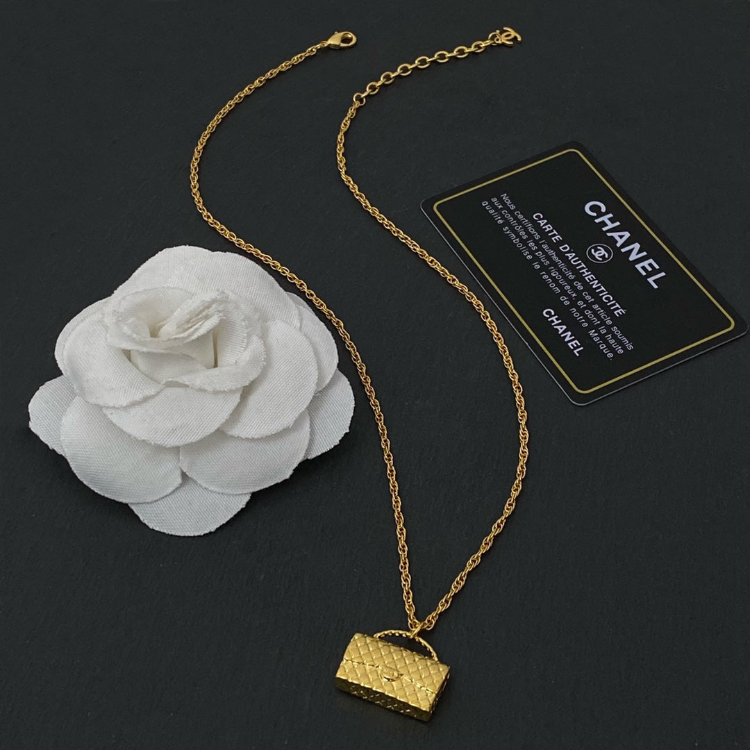 Anum Bags MO -Necklace CHL015