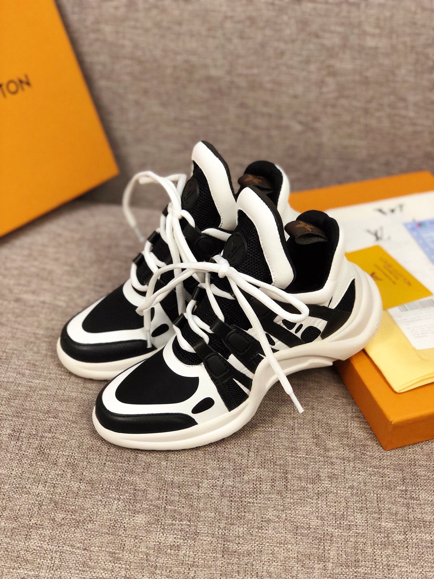 Anum Bags LUV Archlight Black White Sneaker