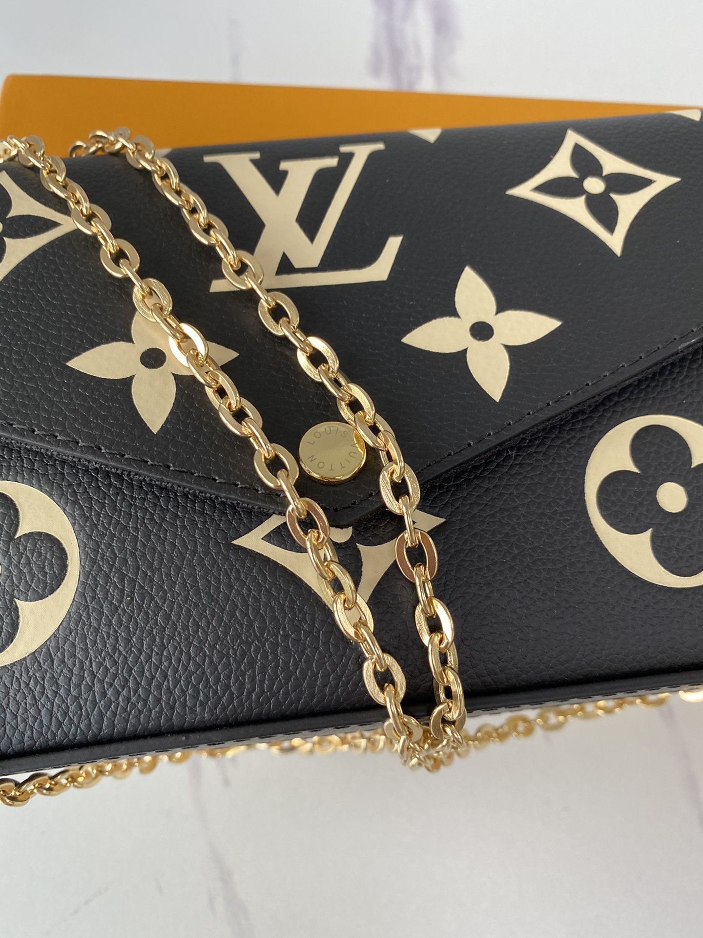 Ezyycart Bags Wallet LUV 082