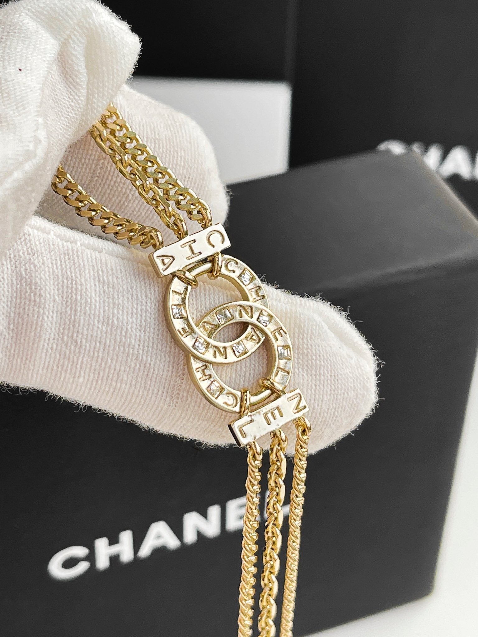 Anum Bags MO -Necklace CHL010