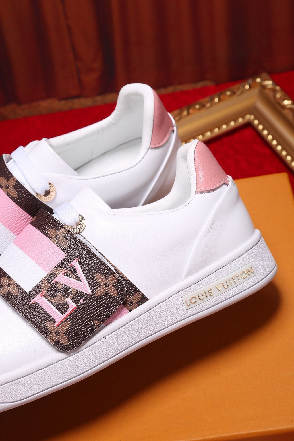 Anum Bags LUV Font Row Pink Sneaker