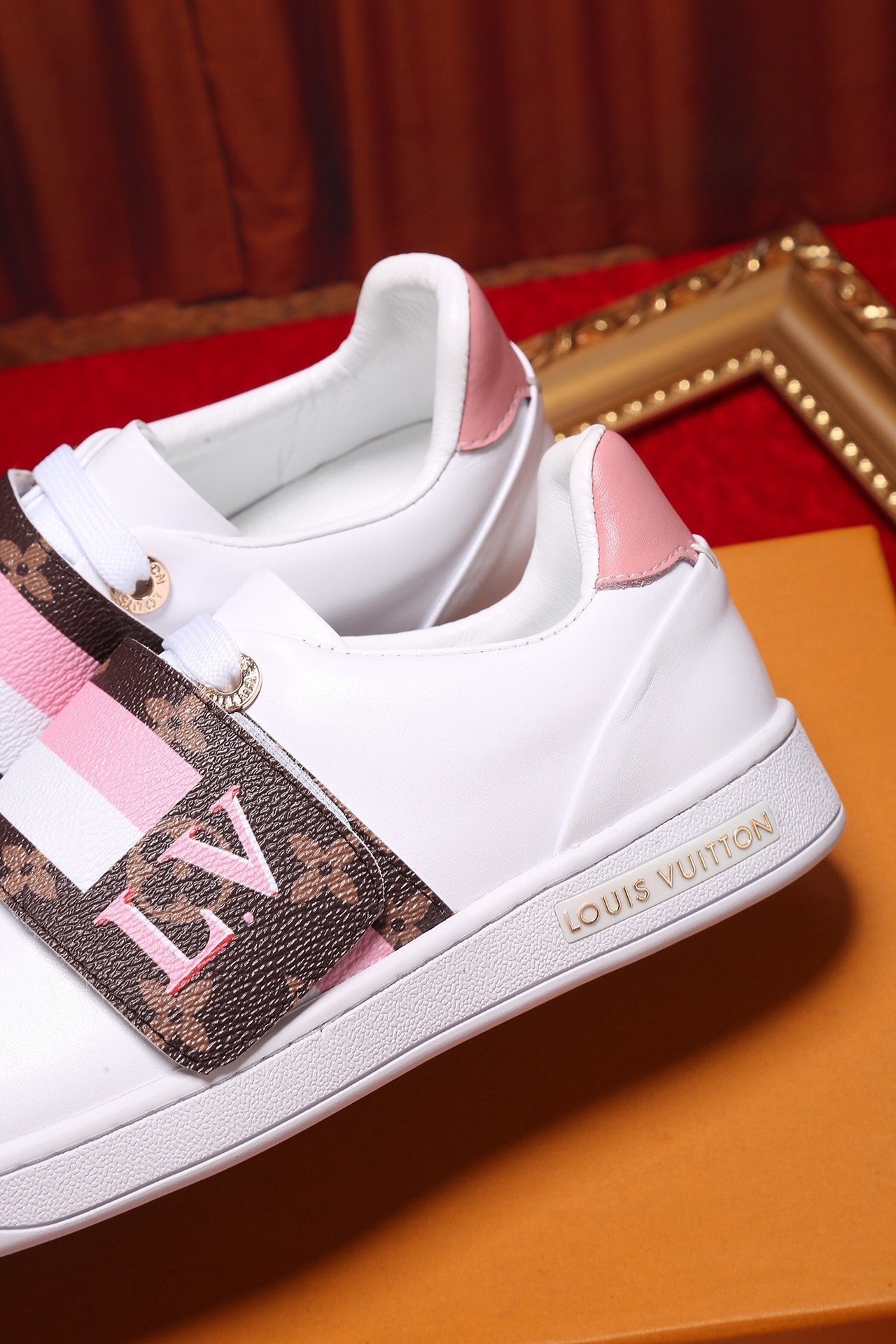 Anum Bags LUV Font Row Pink Sneaker