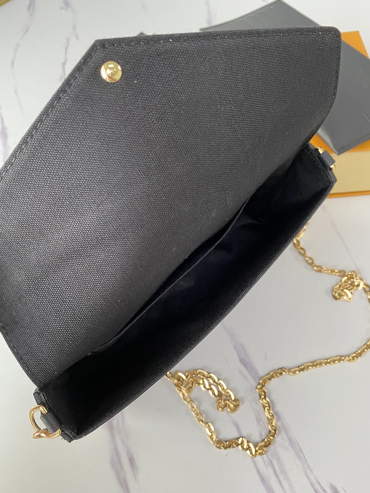 Ezyycart Bags Wallet LUV 082