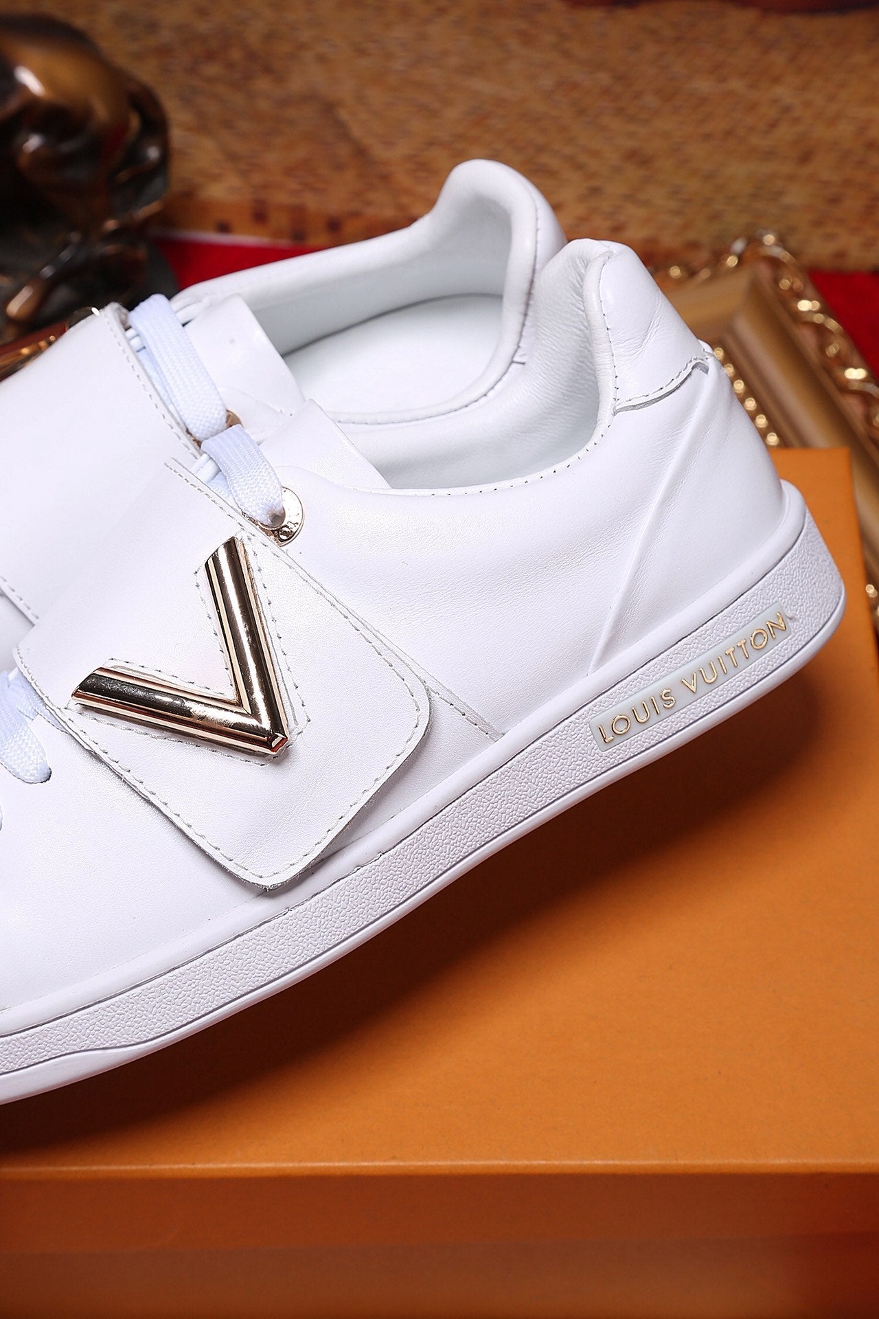 Anum Bags LUV Font Row White Sneaker