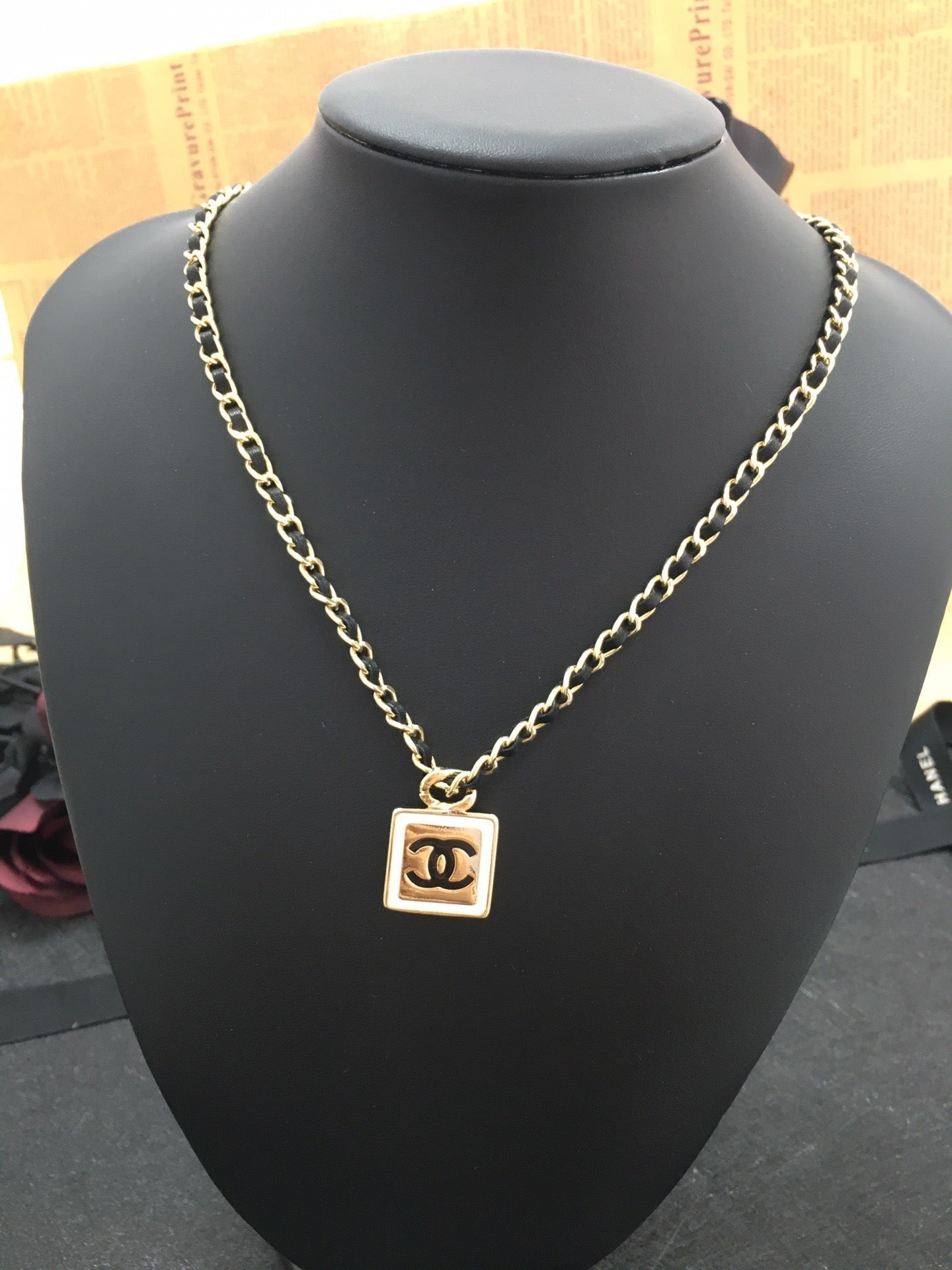 Anum Bags MO -Necklace CHL005