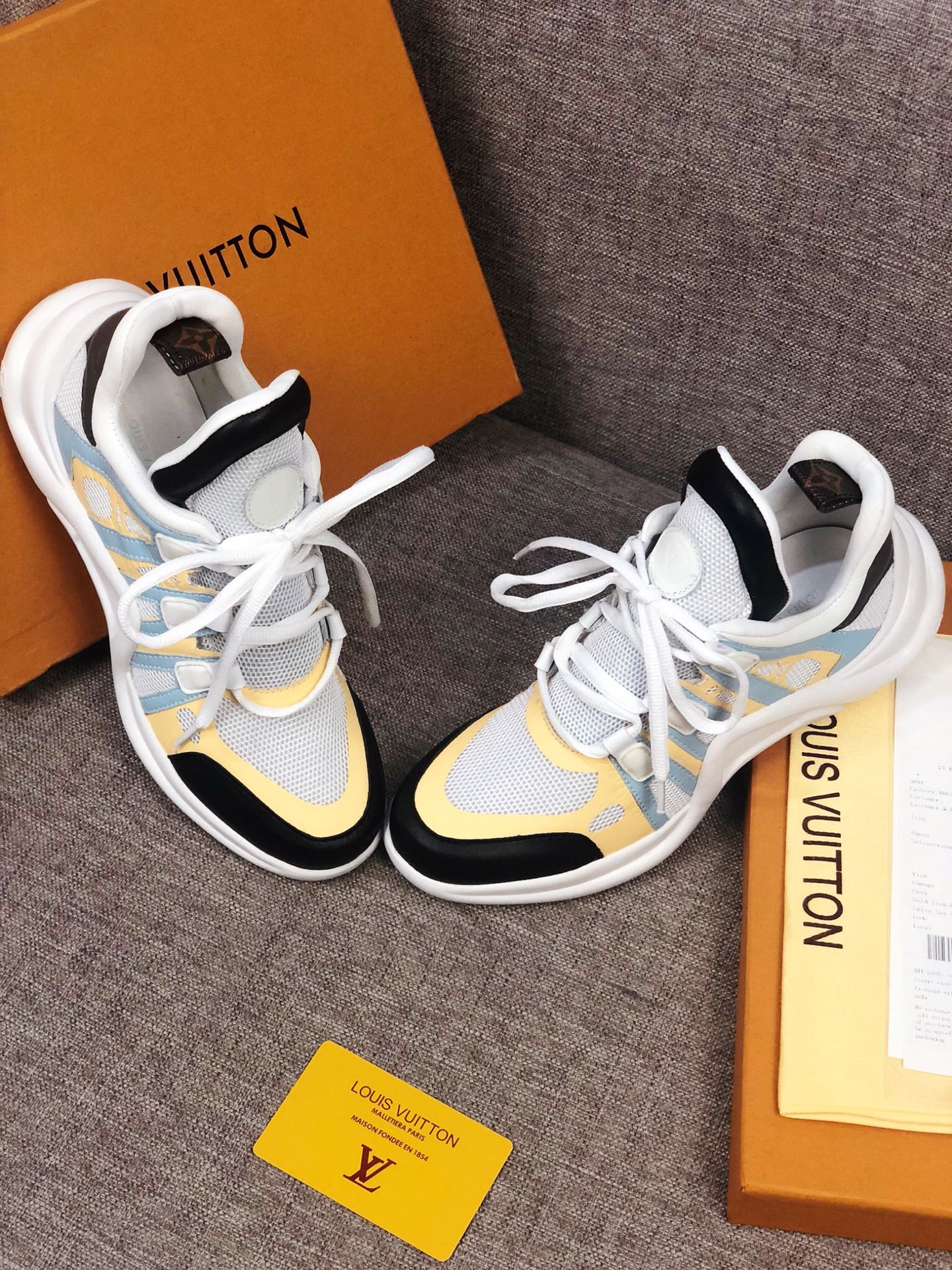 Anum Bags LUV Archlight Black White Yellow Sneaker