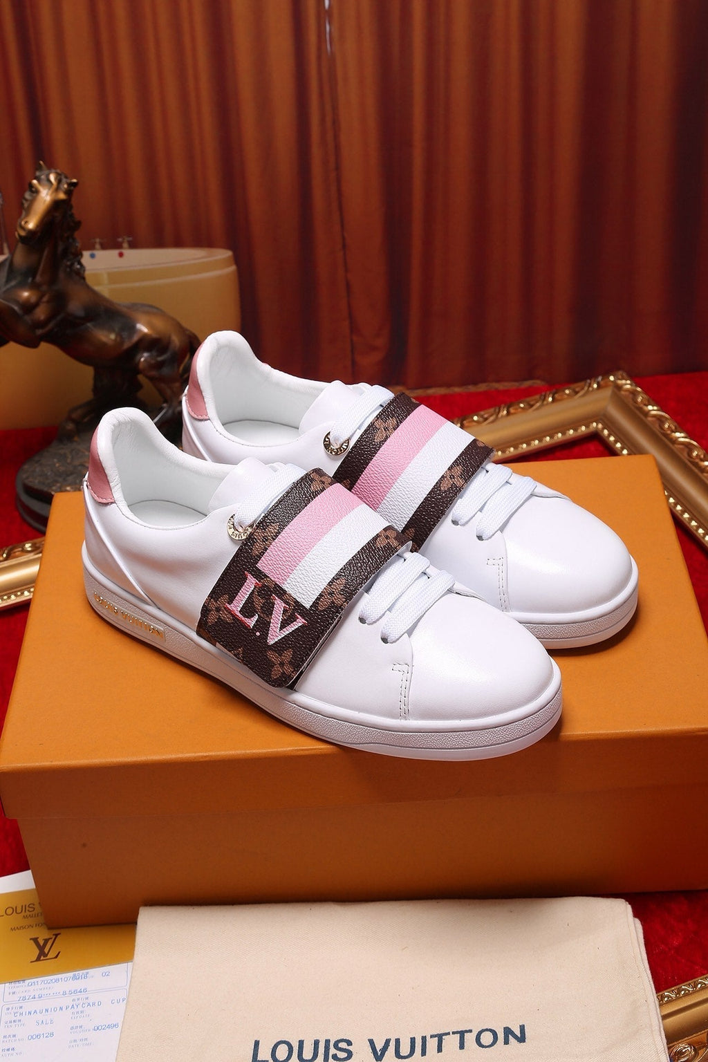 Anum Bags LUV Font Row Pink Sneaker
