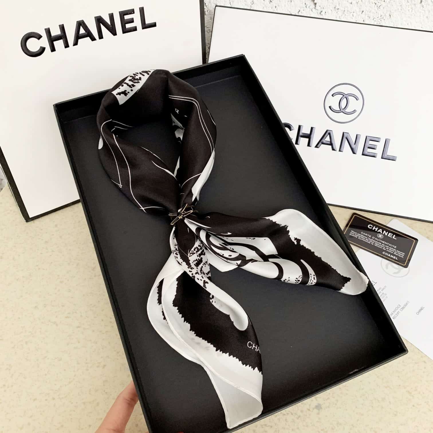 Anum Bags CHL CC CAMELLIA SQUARE SCARF BLACK