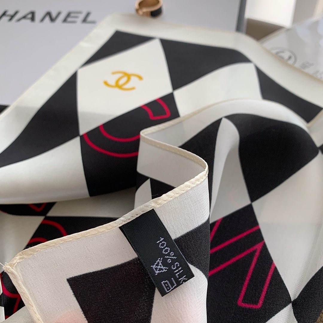 Anum Bags CHL COCO CARO SILK SCARF IN WHITE AND BLACK 70CM