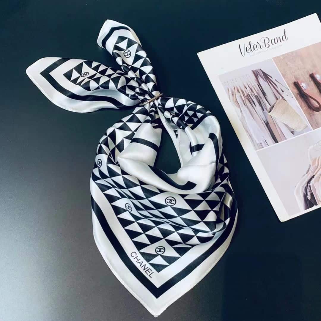 Anum Bags CHL CC MOTIF SQUARE NECK TWILL SILK SCARF WHITE