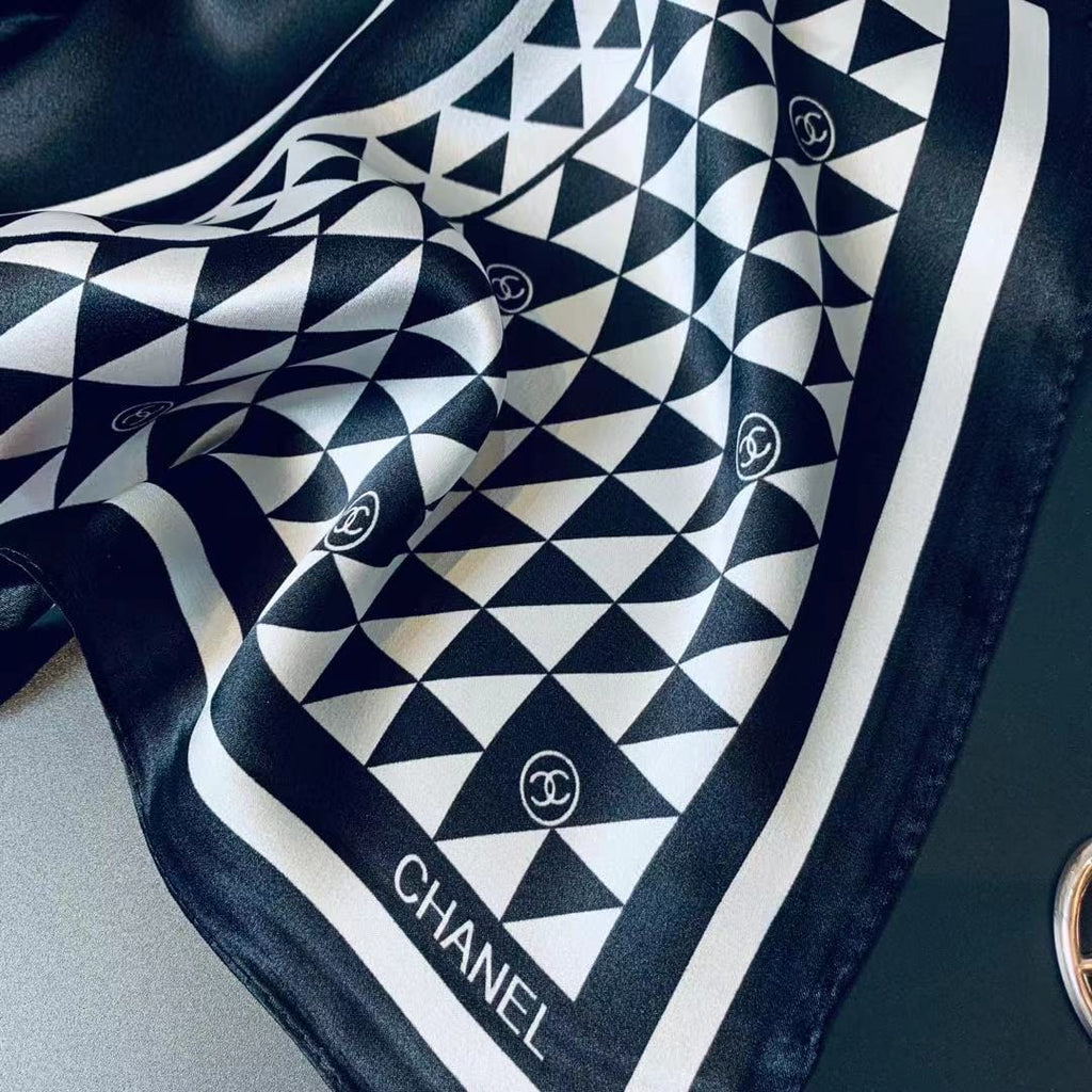 Anum Bags CHL CC MOTIF SQUARE NECK TWILL SILK SCARF BLACK