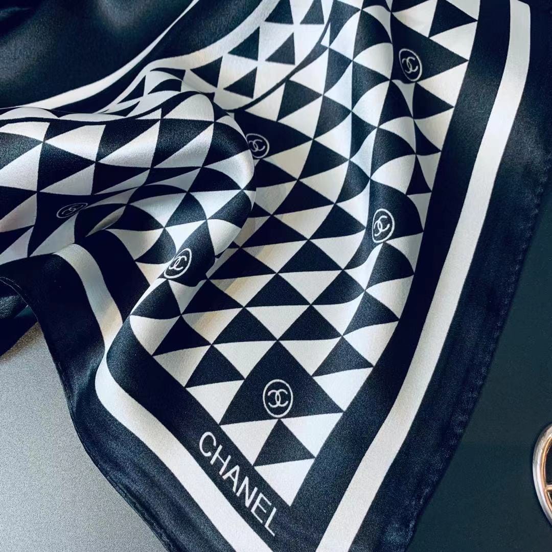 Anum Bags CHL CC MOTIF SQUARE NECK TWILL SILK SCARF BLACK