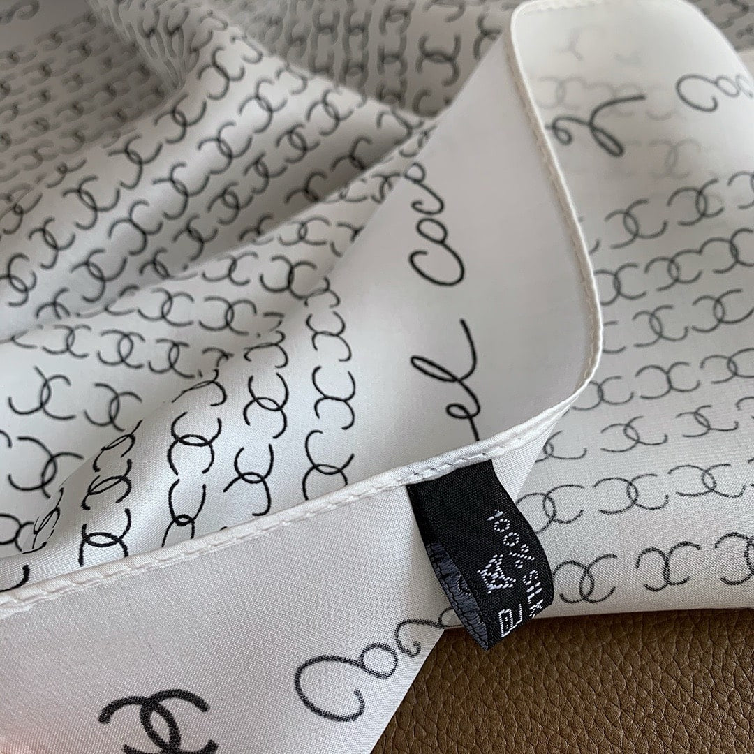 Anum Bags CHL COCO SIGNATURE SILK SCARF IN WHITE 70CM