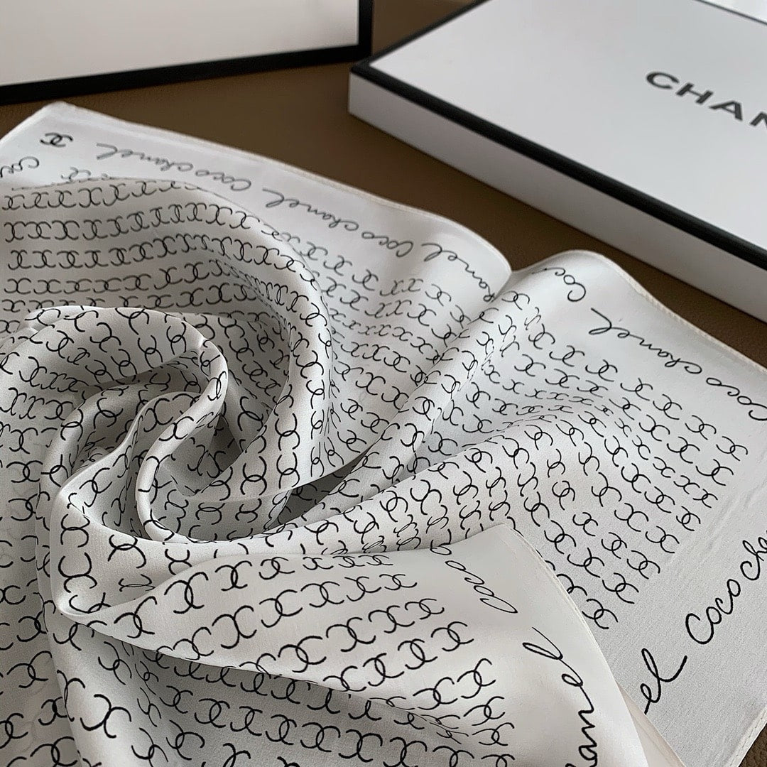 Anum Bags CHL COCO SIGNATURE SILK SCARF IN WHITE 70CM