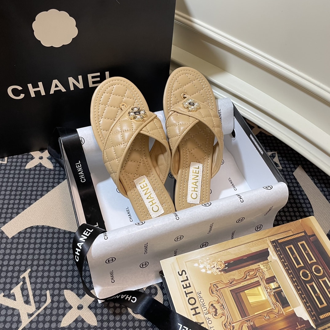 Anum Bags CHL BEIGE QUILTED FLIP FLOP SANDALS