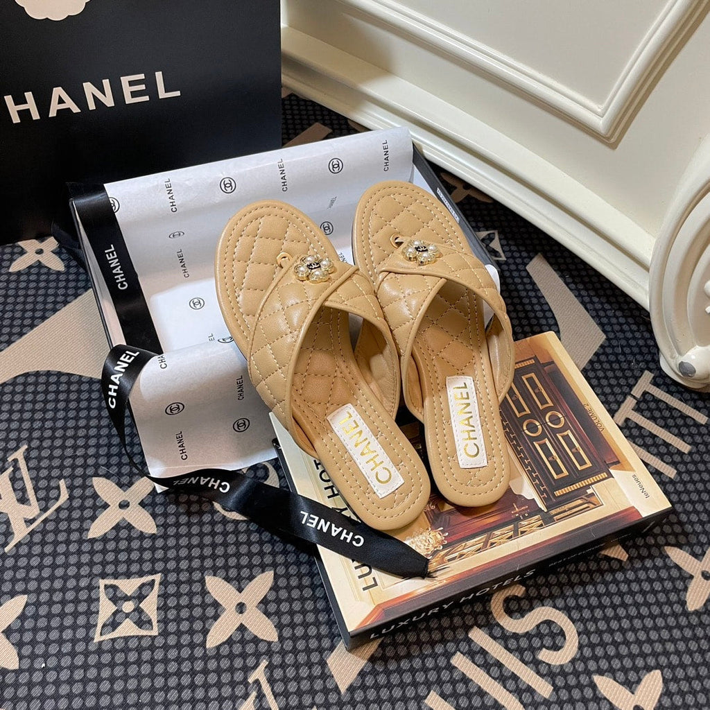 Anum Bags CHL BEIGE QUILTED FLIP FLOP SANDALS