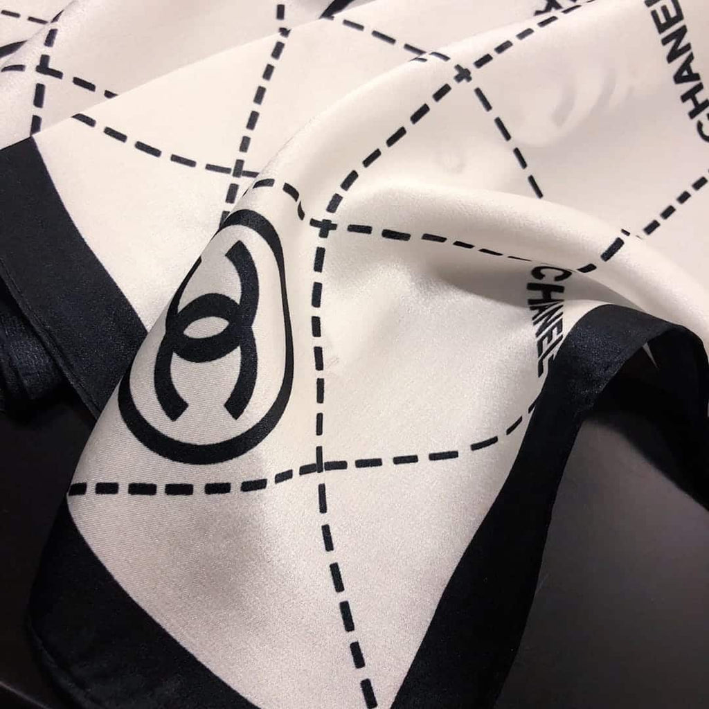 Anum Bags CHL CC LOGO SILK TWILL SQUARE SCARF BLACK WHITE