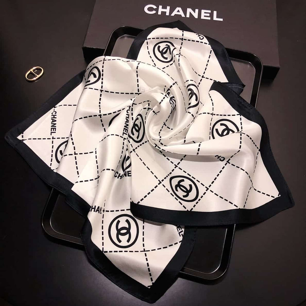 Anum Bags CHL CC LOGO SILK TWILL SQUARE SCARF BLACK WHITE