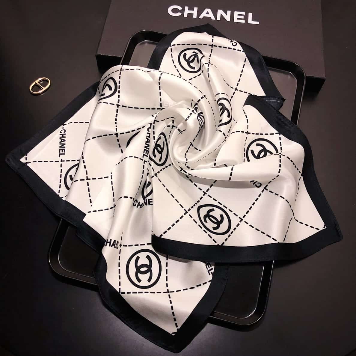 Anum Bags CHL CC LOGO SILK TWILL SQUARE SCARF BLACK WHITE