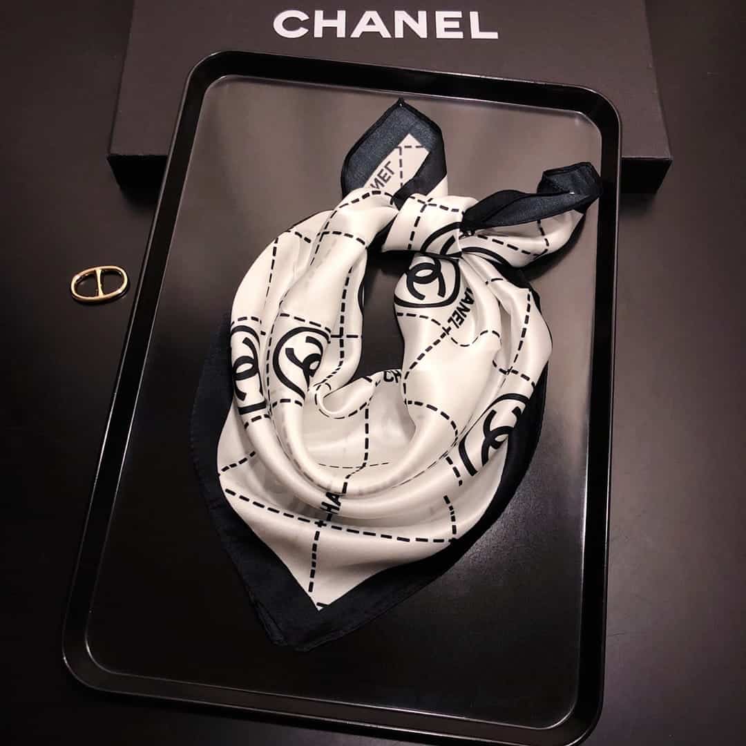 Anum Bags CHL CC LOGO SILK TWILL SQUARE SCARF BLACK WHITE
