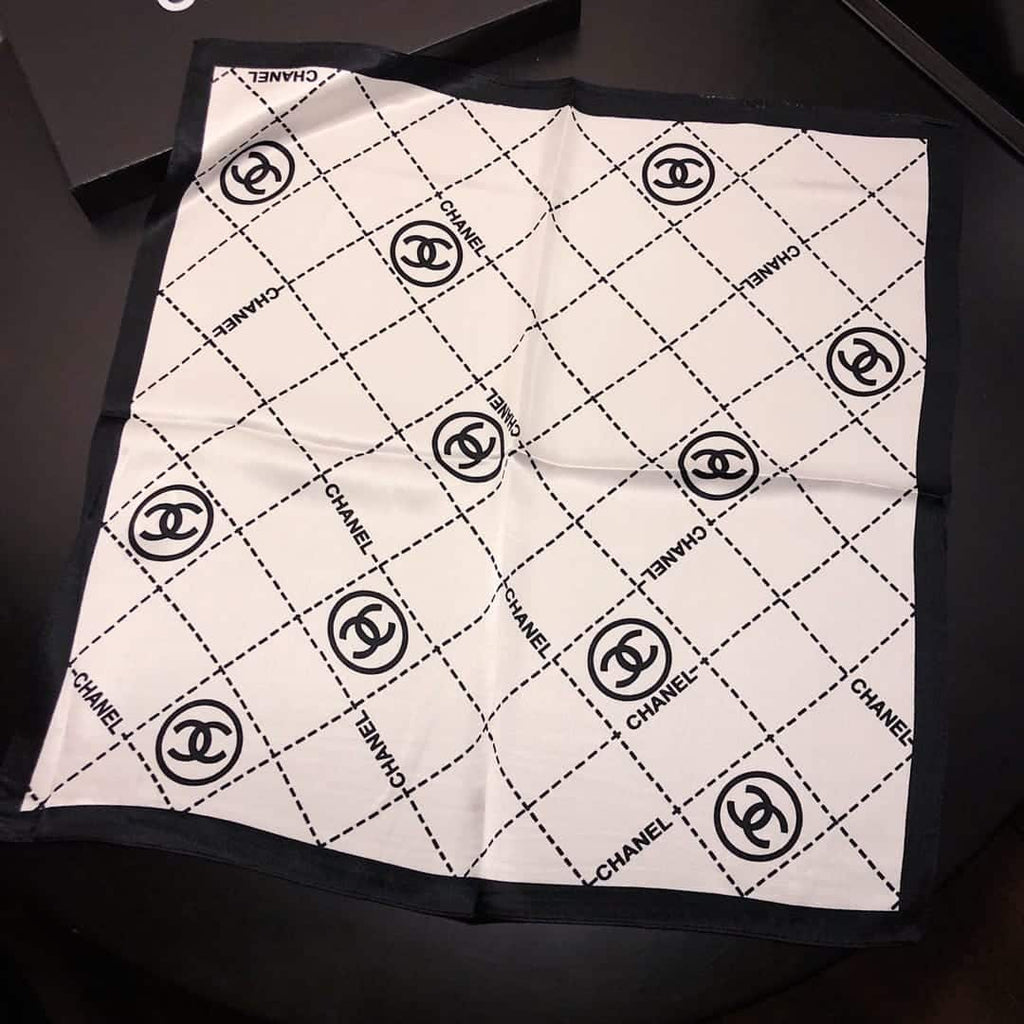 Anum Bags CHL CC LOGO SILK TWILL SQUARE SCARF BLACK WHITE