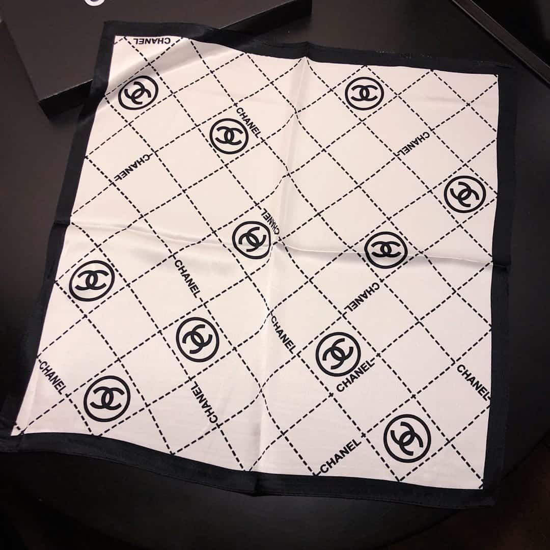 Anum Bags CHL CC LOGO SILK TWILL SQUARE SCARF BLACK WHITE