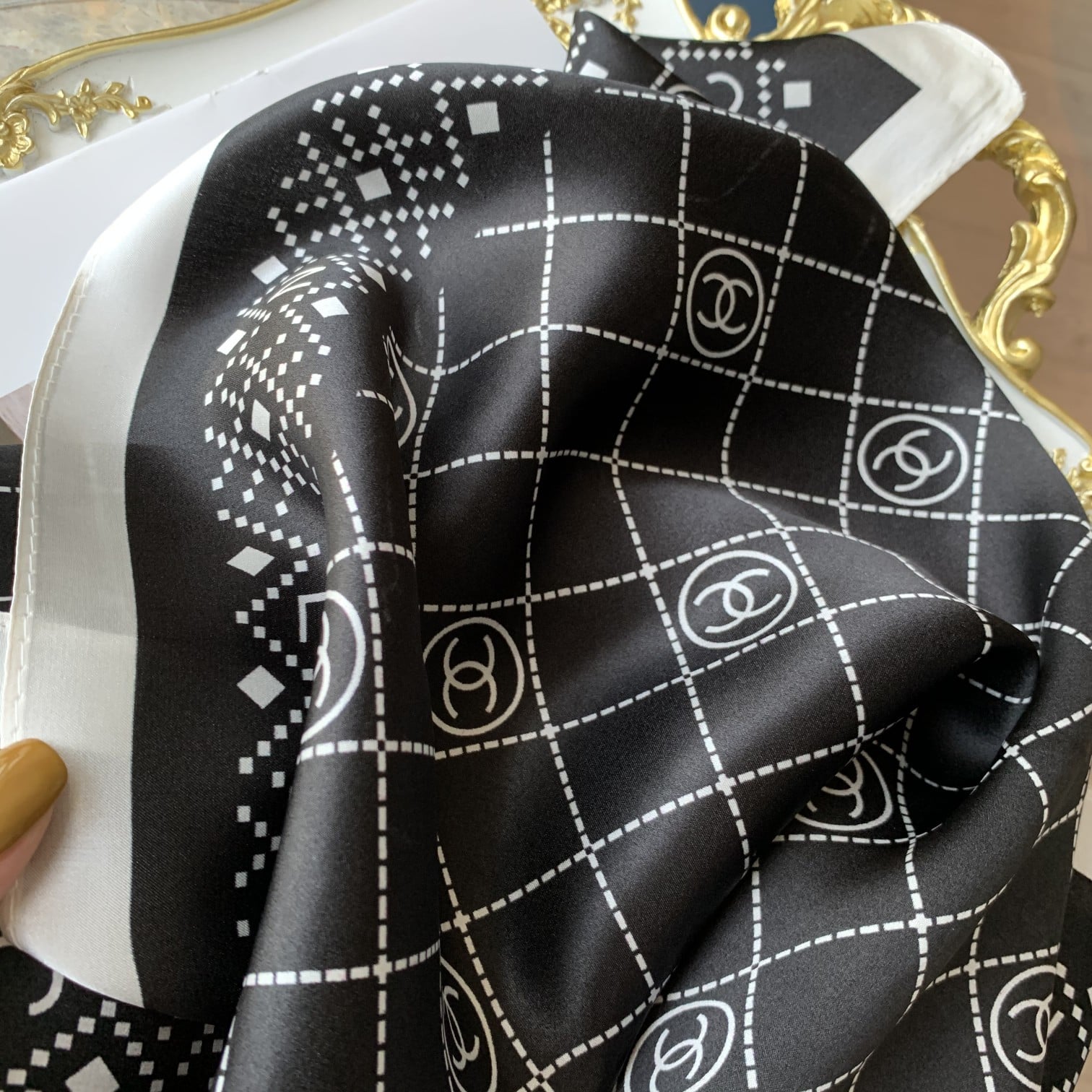 Anum Bags CHL SQUARE SCARF SILK TWILL BLACK