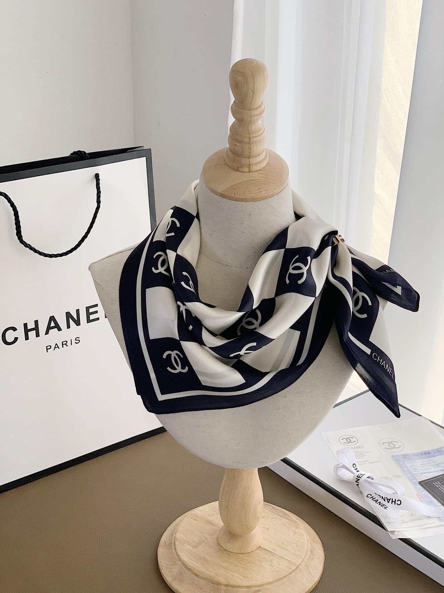 Anum Bags CHL SQUARE MOTIF CC LOGO SILK SCARF BLACK AND WHITE 70CM