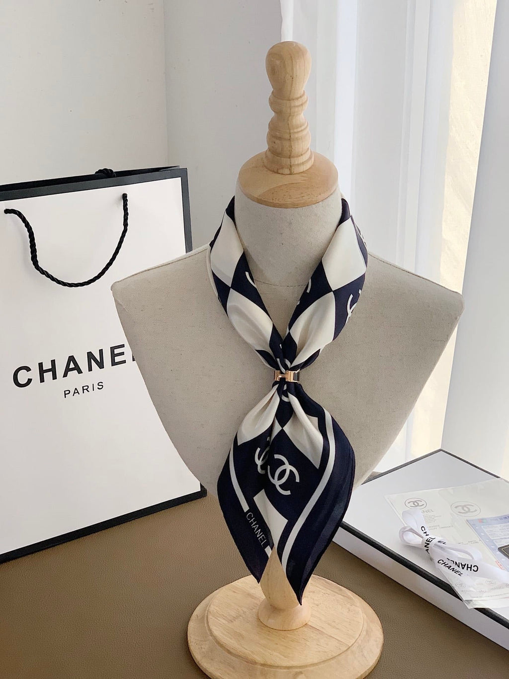 Anum Bags CHL SQUARE MOTIF CC LOGO SILK SCARF BLACK AND WHITE 70CM