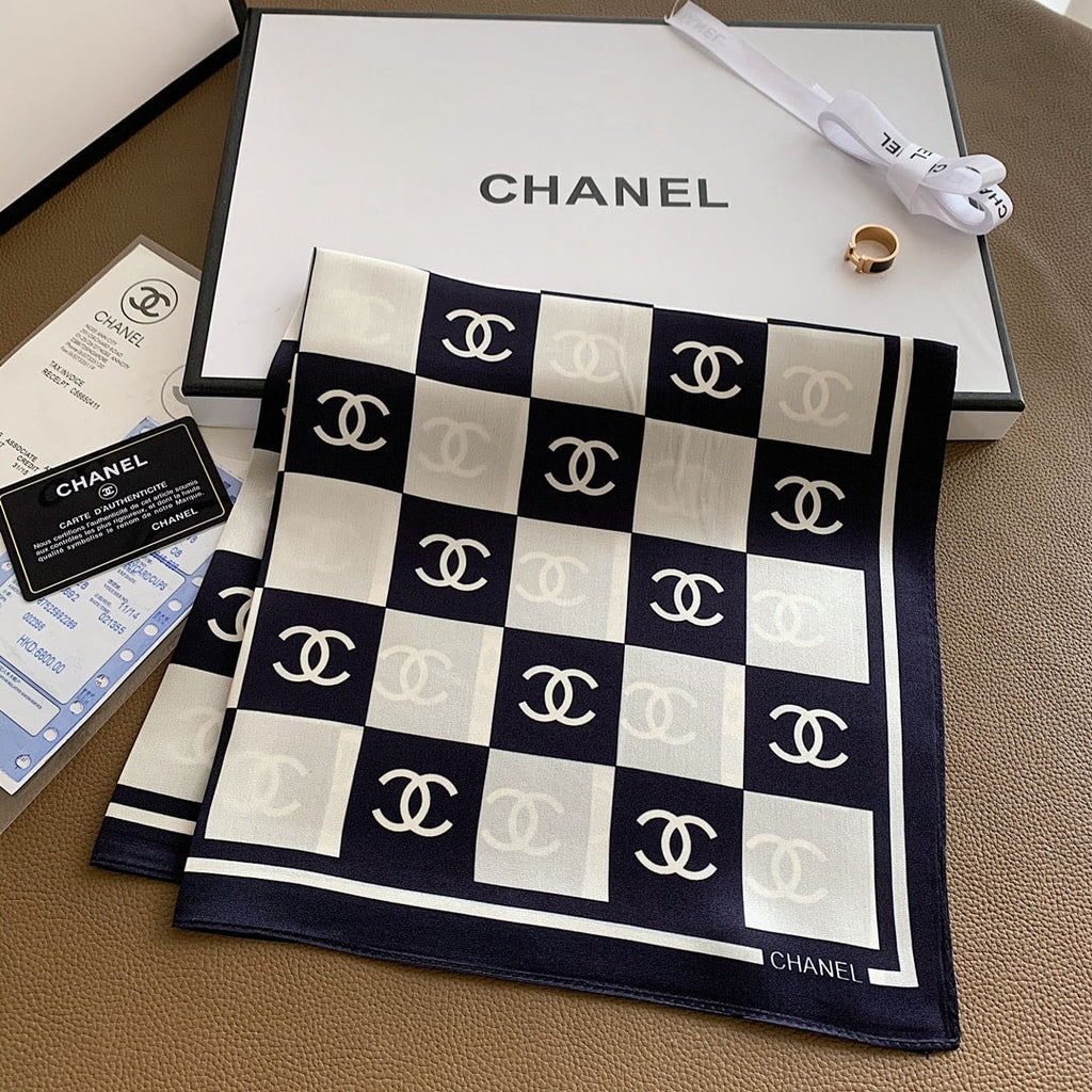 Anum Bags CHL SQUARE MOTIF CC LOGO SILK SCARF BLACK AND WHITE 70CM