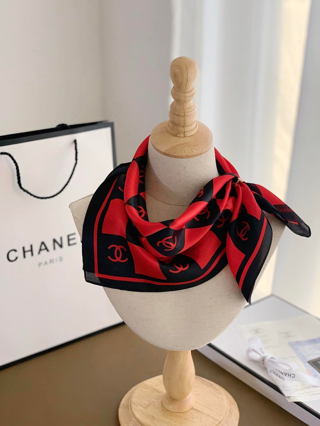 Anum Bags CHL SQUARE MOTIF CC LOGO SILK SCARF RED AND BLACK 70CM
