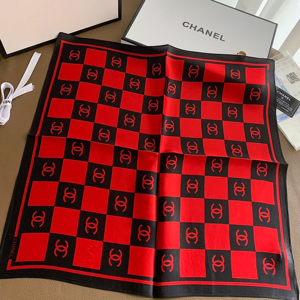 Anum Bags CHL SQUARE MOTIF CC LOGO SILK SCARF RED AND BLACK 70CM