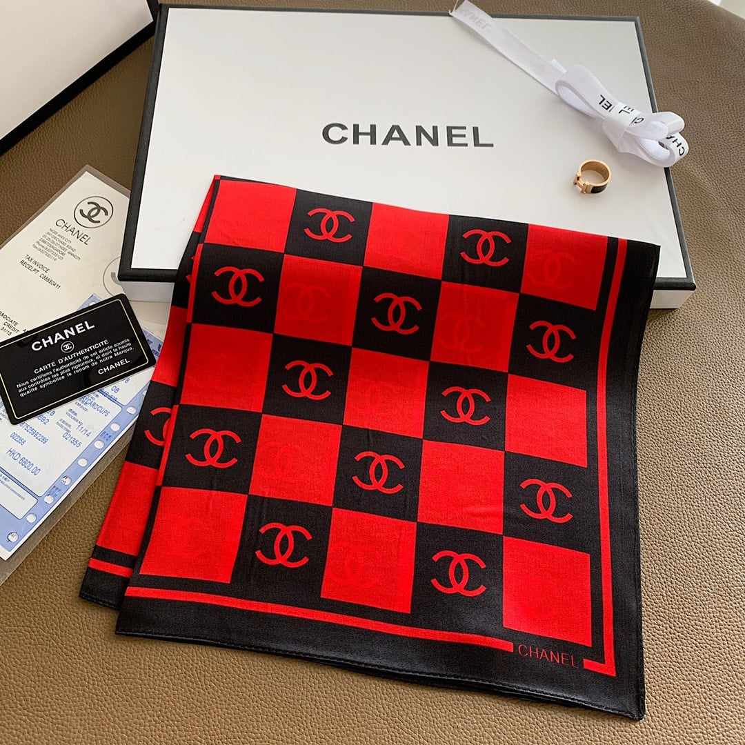 Anum Bags CHL SQUARE MOTIF CC LOGO SILK SCARF RED AND BLACK 70CM