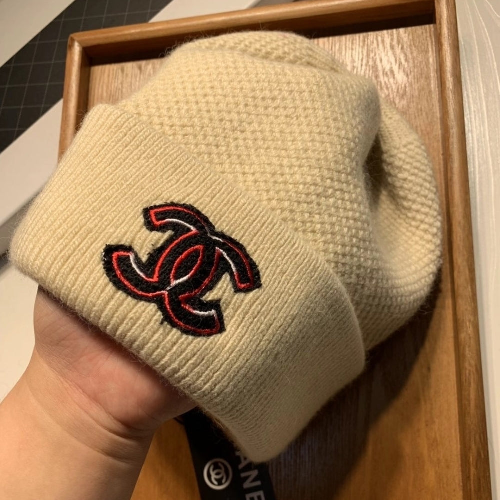 Anum Bags CHL CC LOGO CASHMERE BEANIE BEIGE