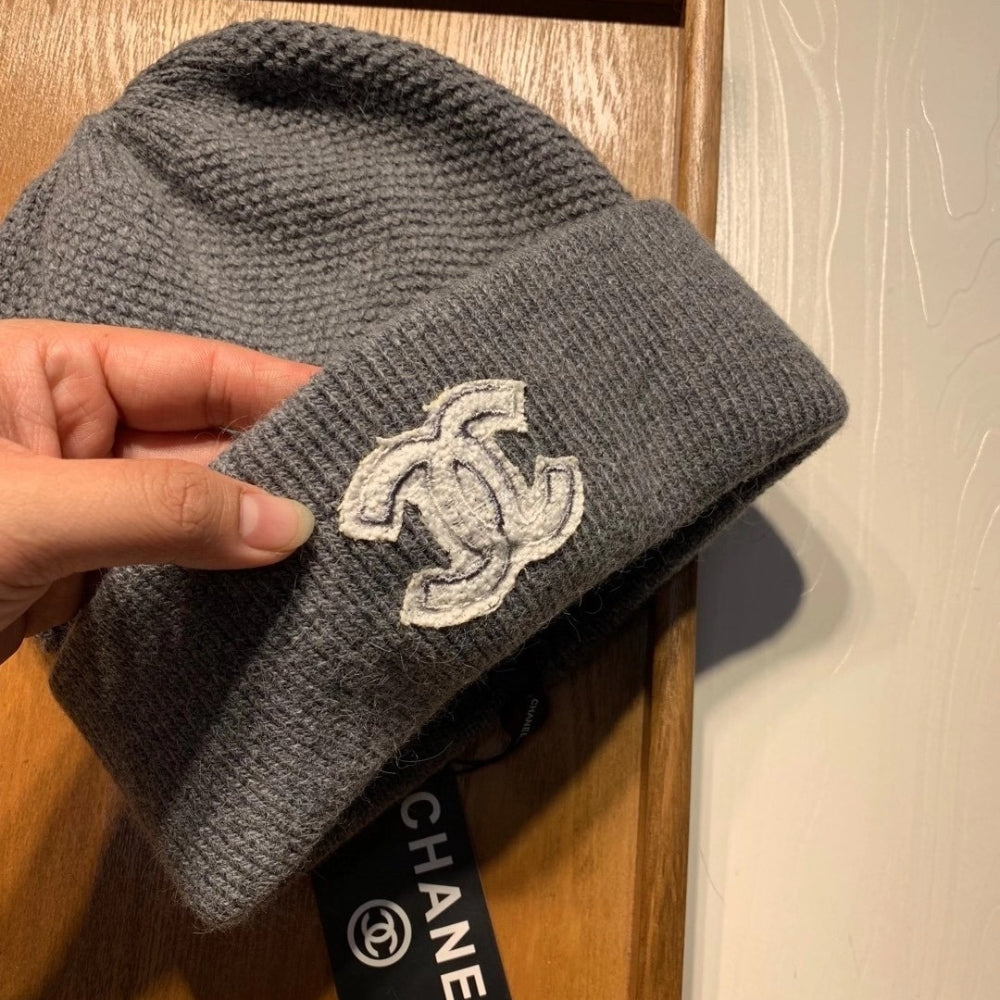 Anum Bags CHL CC LOGO CASHMERE BEANIE GRAY