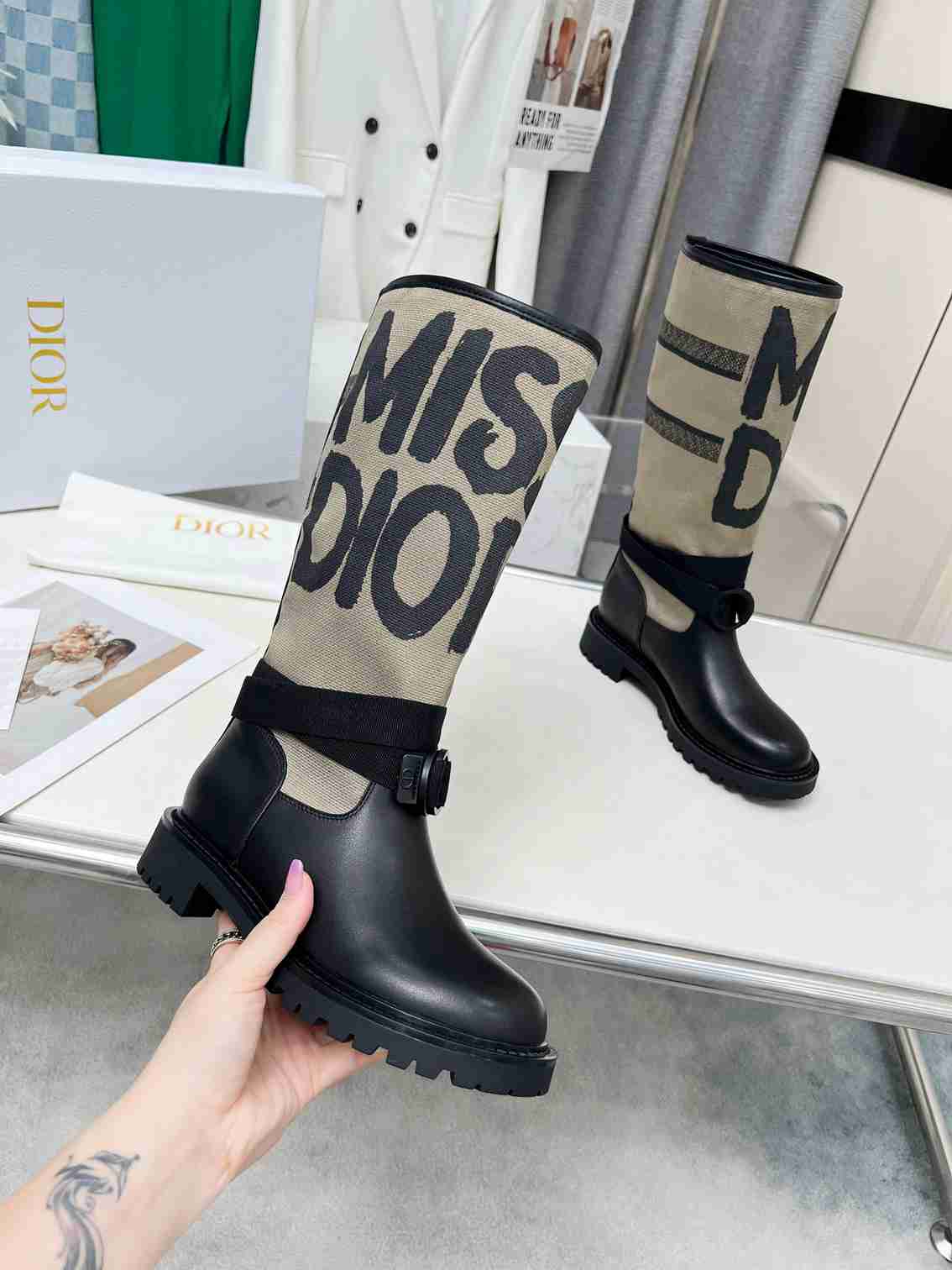 Ezyycart Bags DD D MAJOR BOOT WITH MISS DD PRINT WARM TAUPE KDI929CMV S44X