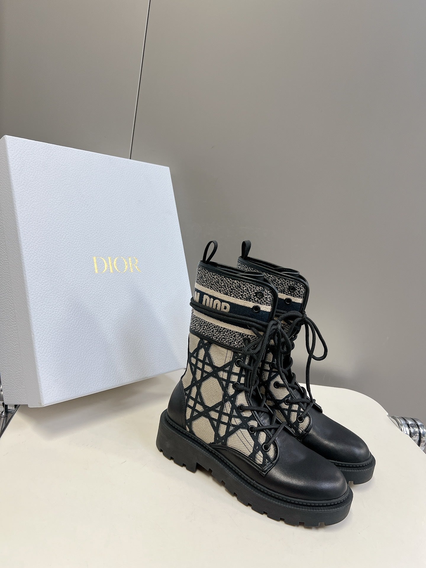 Ezyycart Bags DD D MAJOR BOOTS BLACK AND BEIGE