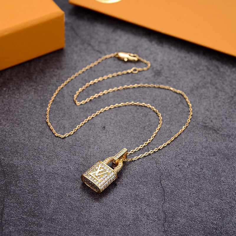 Anum Bags Necklace LUV025