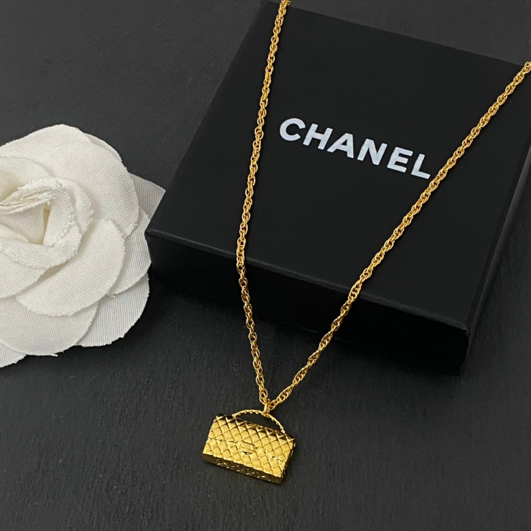 Anum Bags MO -Necklace CHL015