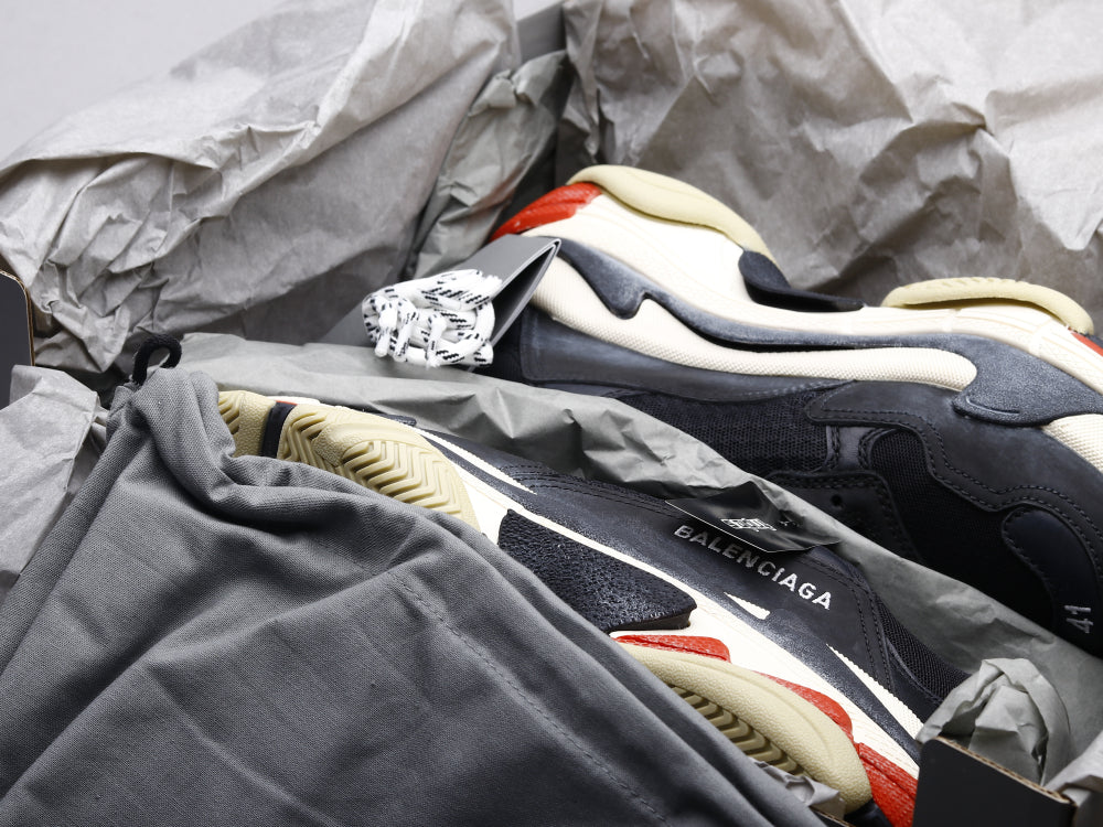 Ezyycart Bags Bla Triple S Black and Red Sneaker