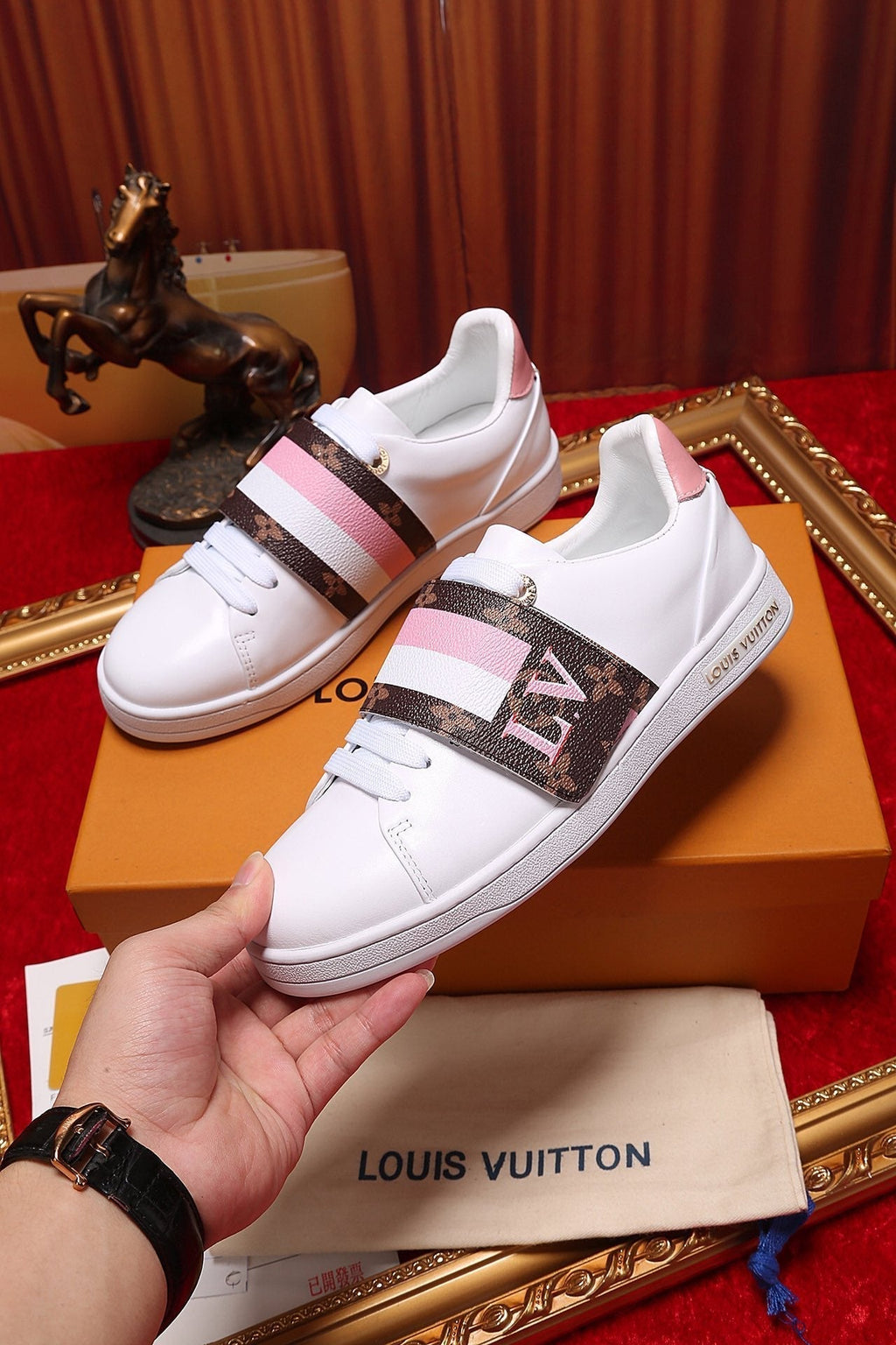 Anum Bags LUV Font Row Pink Sneaker