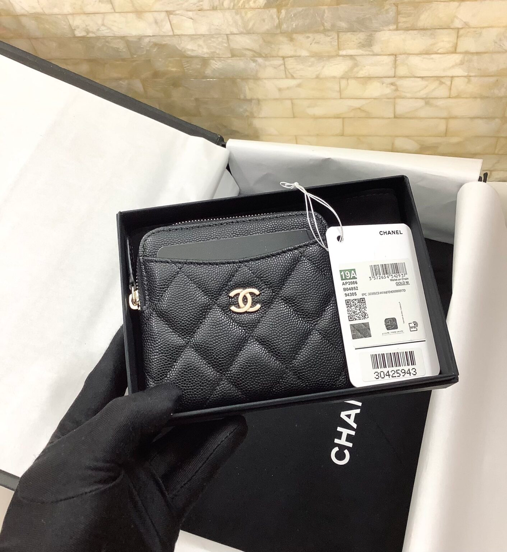 Anum Bags CHL CAVIAR QUILTED ZIP CARD HOLDER BLACK WALLET
