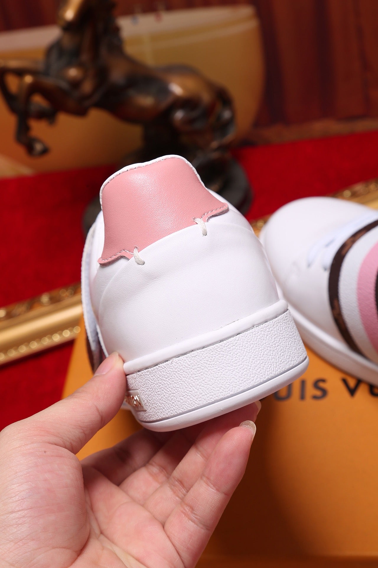 Anum Bags LUV Font Row Pink Sneaker