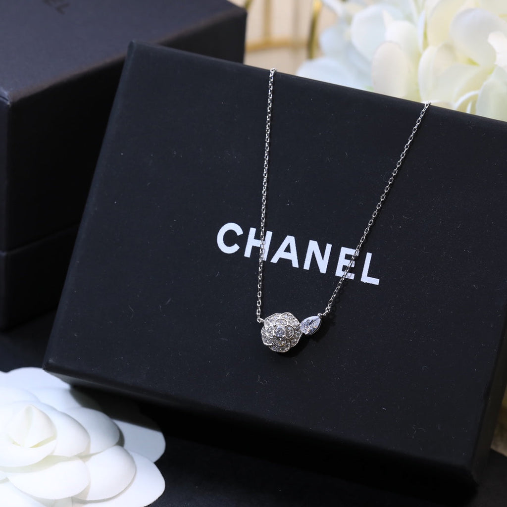 Anum Bags MO -Necklace CHL007